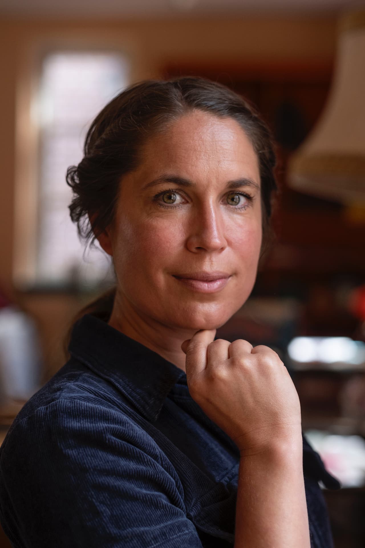 Anna Falch, direktør i STEDVÆRK, i blå skjorte